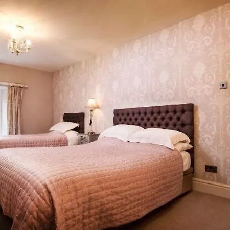 Cowperthwaite Farm Country house *